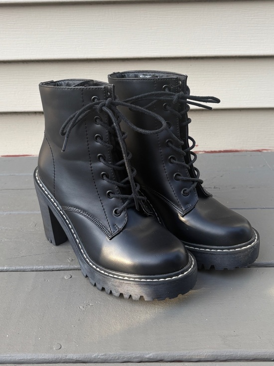 Steve Madden Shoes - Madden Girl Archie Heel Boots Black Excellent Condition Brand New Lace Up
